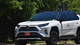 P�edstavujeme: Uniroyal Laredo H/T a A/T