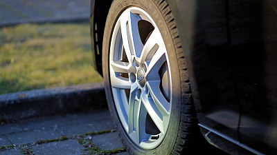 Jak vybrat letn pneumatiky? U nebo ir?